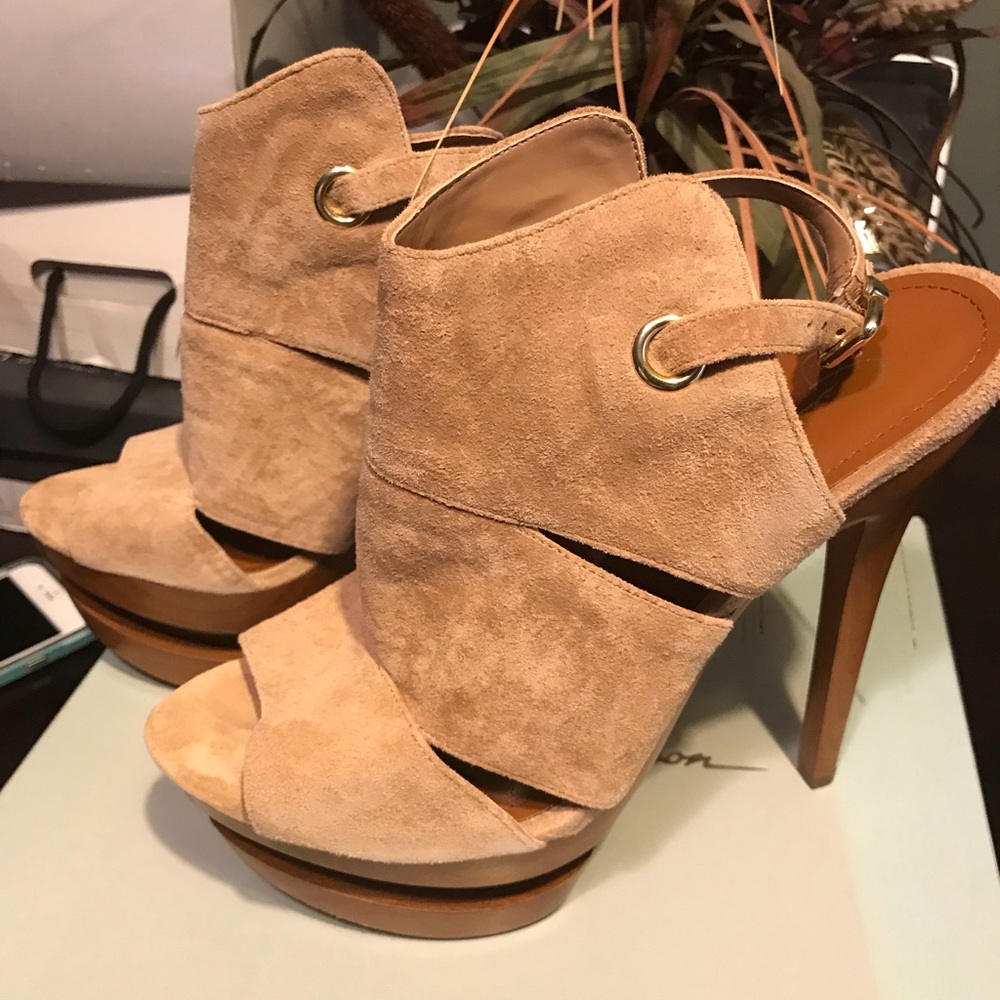 Jessica Simpson Cat Heel